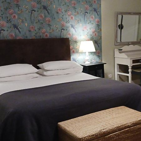 Le Voltaire Panzió Airvault Kültér fotó